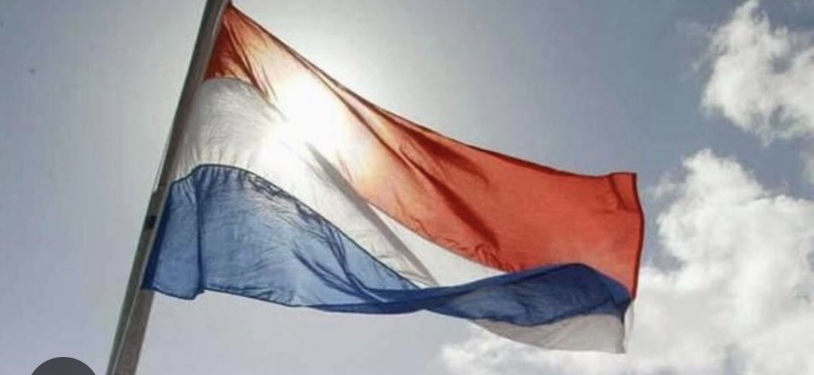 Op 4 mei herdenken wij… Wees welkom op 4 mei in It Maskelyn te Hurdegaryp. Om 19.00 uur is de zaal open, aanvang programma is 19.30 uur. Er zal een verhaal verteld worden door Teake Zijlstra, een gedicht door de basisschool-kinderen en er is muziek van Douwe Bakker & Tialda Zwart. Iets voor 20 uur zullen we naar buiten gaan waar we 2 minuten stil zijn. Het taptoe signaal zal worden gedaan door Durk van der Duim, op de trompet. Op 4 mei herdenken wij…op 5 mei vieren wij. Namens het 4 mei comité Hurdegaryp